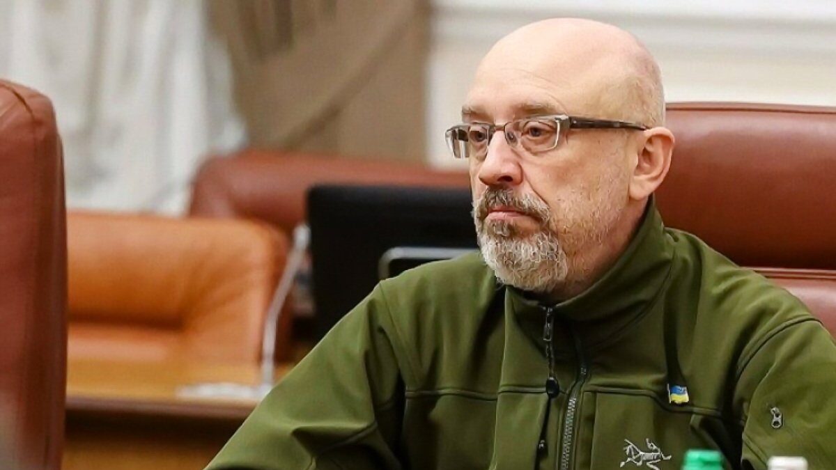 Міністр оборони України розповів, навіщо росіяни постійно обстрілюють Енергодар та Запорізьку АЕС