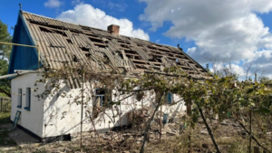 Зруйновані виробничі будівлі та будинки, потрощені автівки: рашисти завдають масовані ударів по населеним пунктам Запорізької області, – ФОТО