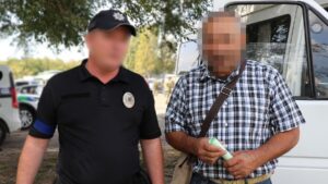 На одном из фильтрационных пунктов Запорожья перевозчик без лицензии пытался подкупить полицейских, - ФОТО