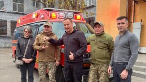 Волонтери передали запорізькому госпіталю реанімобіль зі США