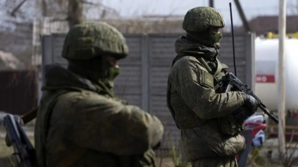 У Запорізькій області російські військові розселяються по селах, розміщують техніку та боєкомплекти