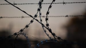 На Запоріжжі десять правоохоронців перейшли на бік ворога та почали працювати у Токмацькому слідчому ізоляторі