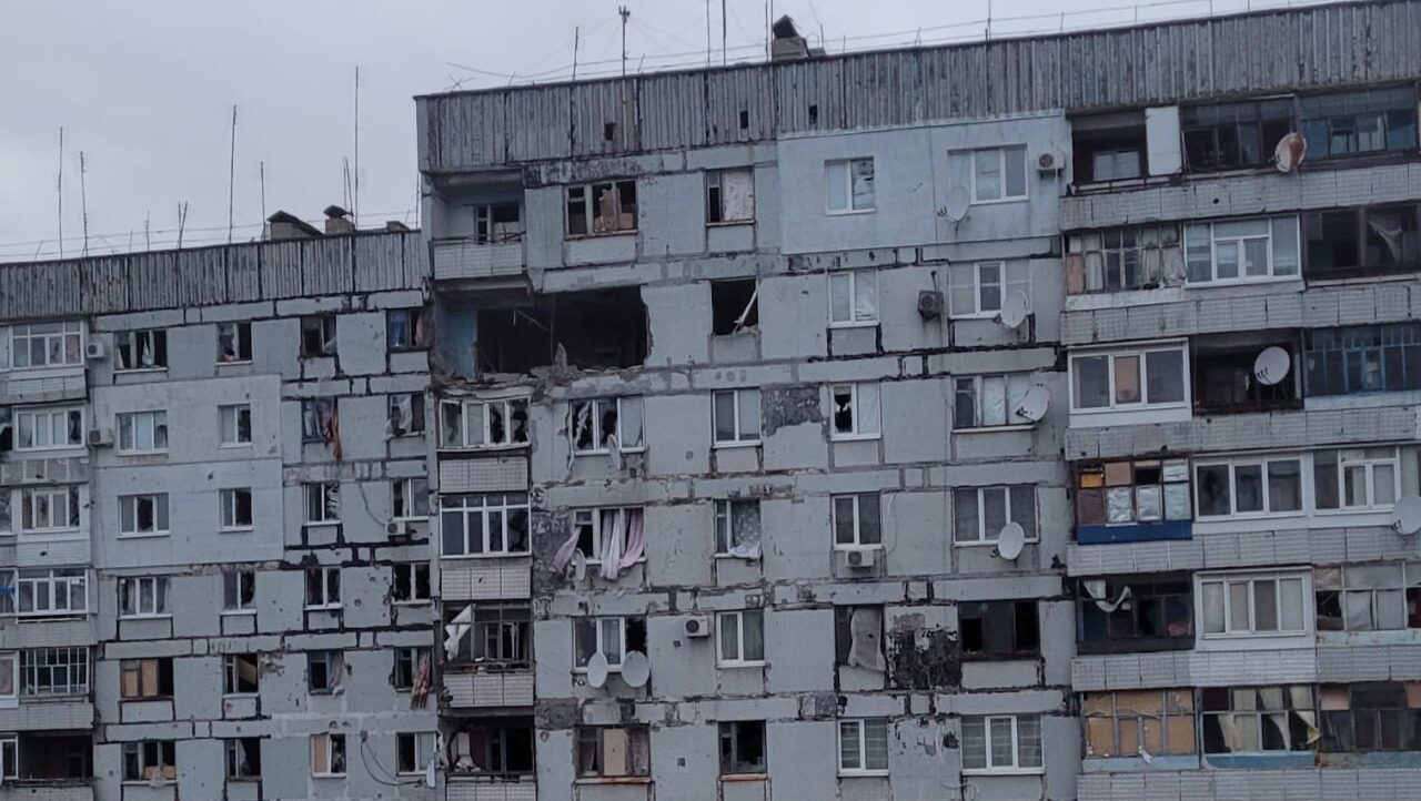 Під Запоріжжям рашисти обстріляли багатоповерхівки Степногірська, – ФОТО 