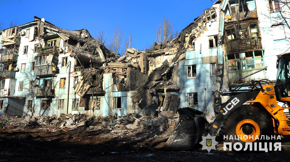 П’ять загиблих, вісім постраждалих: у поліції розповіли актуальні подробиці ракетного удару по багатоповерхівці у Запоріжжі, – ФОТО 