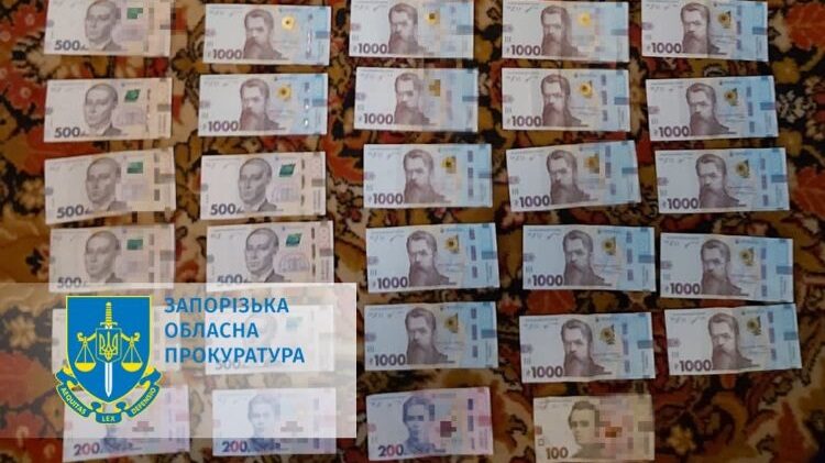 Мешканець Запоріжжя за валюту організовував виїзд чоловіків за кордон: подробиці