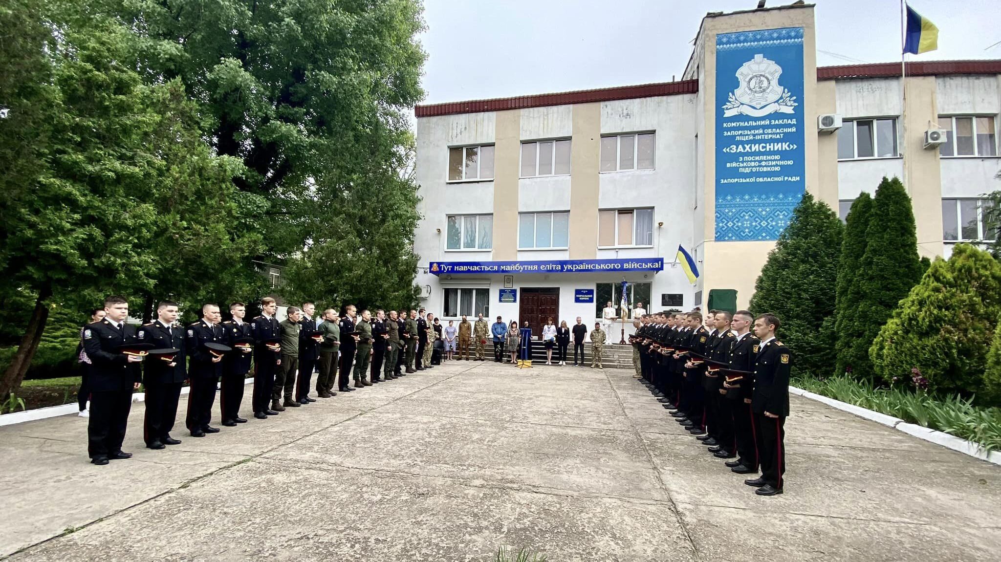 У запорізькому ліцеї «Захисник» відкрили меморіальну дошку на честь Героя України, який ціною свого життя врятував «Привидів Києва»