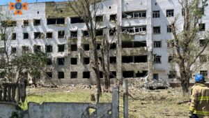 Запорізькі рятувальники показали наслідки руйнування лікарні Гуляйполя після російського авіаудару, – ФОТО
