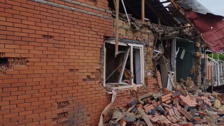 Россияне в очередной раз обстреляли Орехов: в собственном дворе погибла супружеская пара, – ФОТО