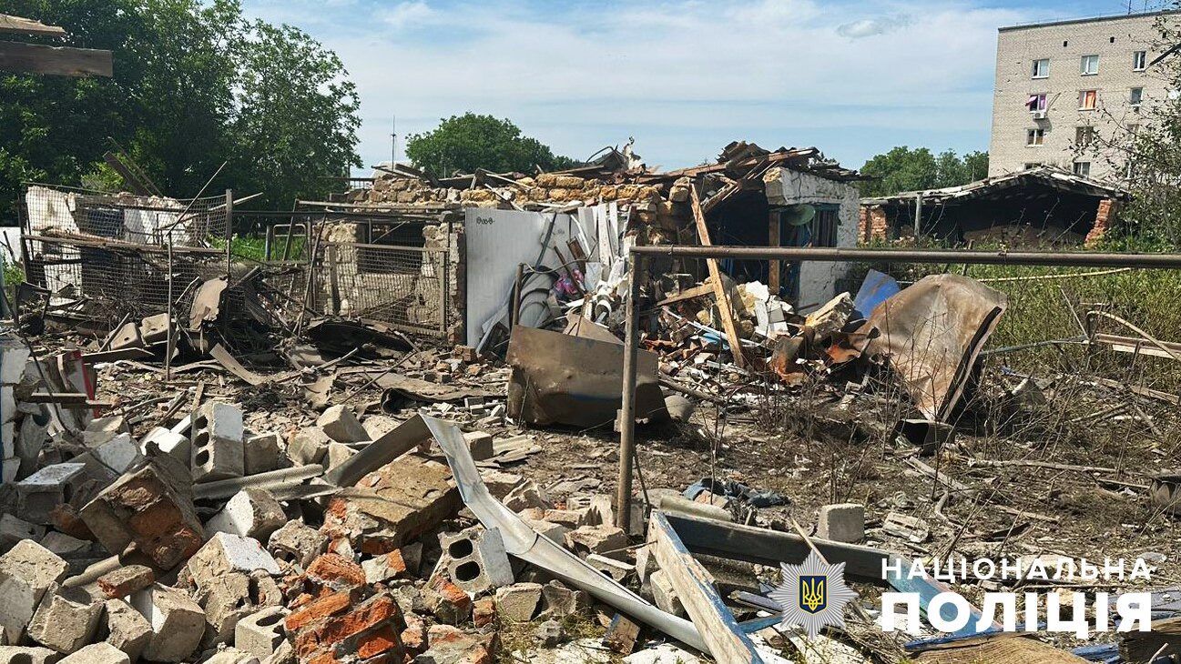 Ворог завдав удару ракетами С-300: у Запорізькій області будинки зруйновані вщент, — ФОТО