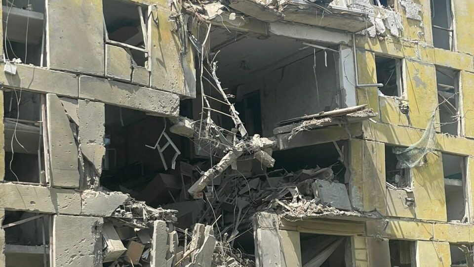 Касетними снарядами та керованими авіабомбами ворог атакує Запорізьку область: є руйнування й жертви