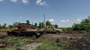 Зруйновані будинки, замінована територія та регулярні обстріли: як виглядає деокуповане село у Запорізькій області, — ФОТО