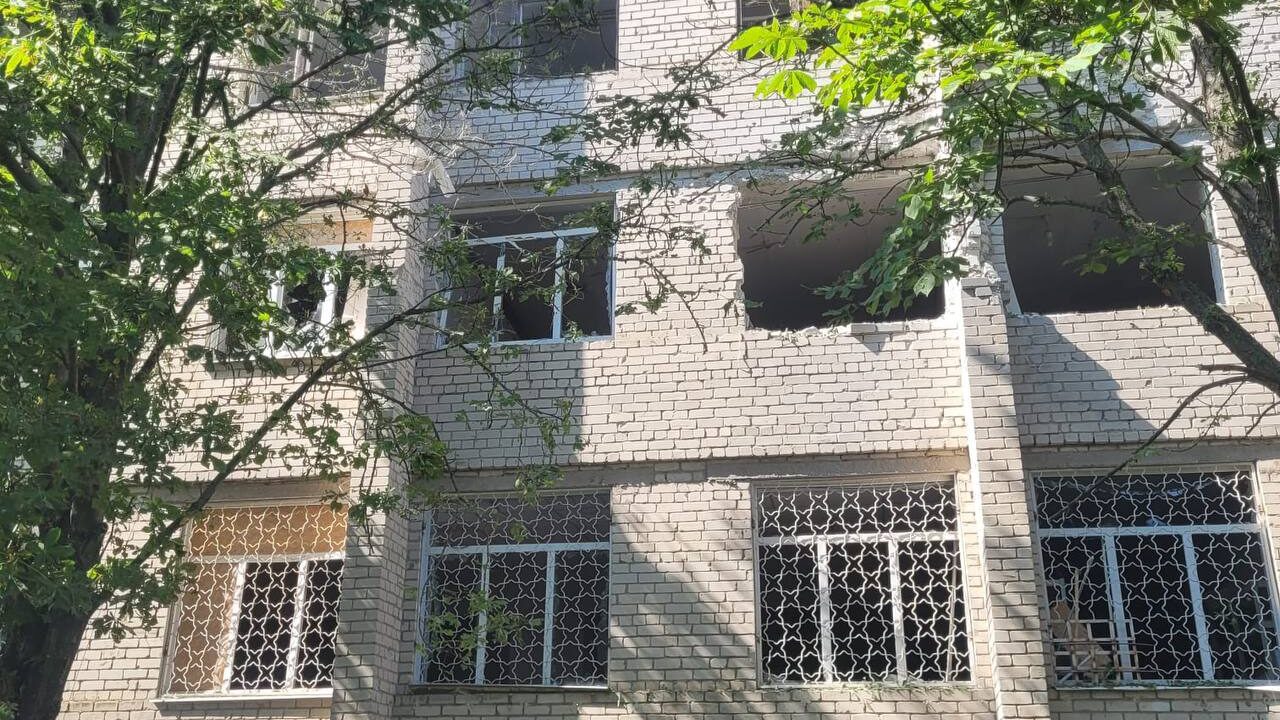 Під Запоріжжям окупанти обстріляли з «Градів» Степногірськ: троє людей отримали поранення, – ФОТО 