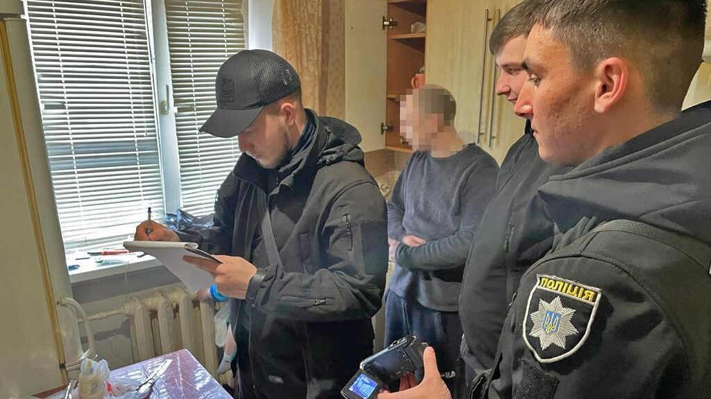 Трое мошенников из Запорожья выманили у людей более 100 тыс грн