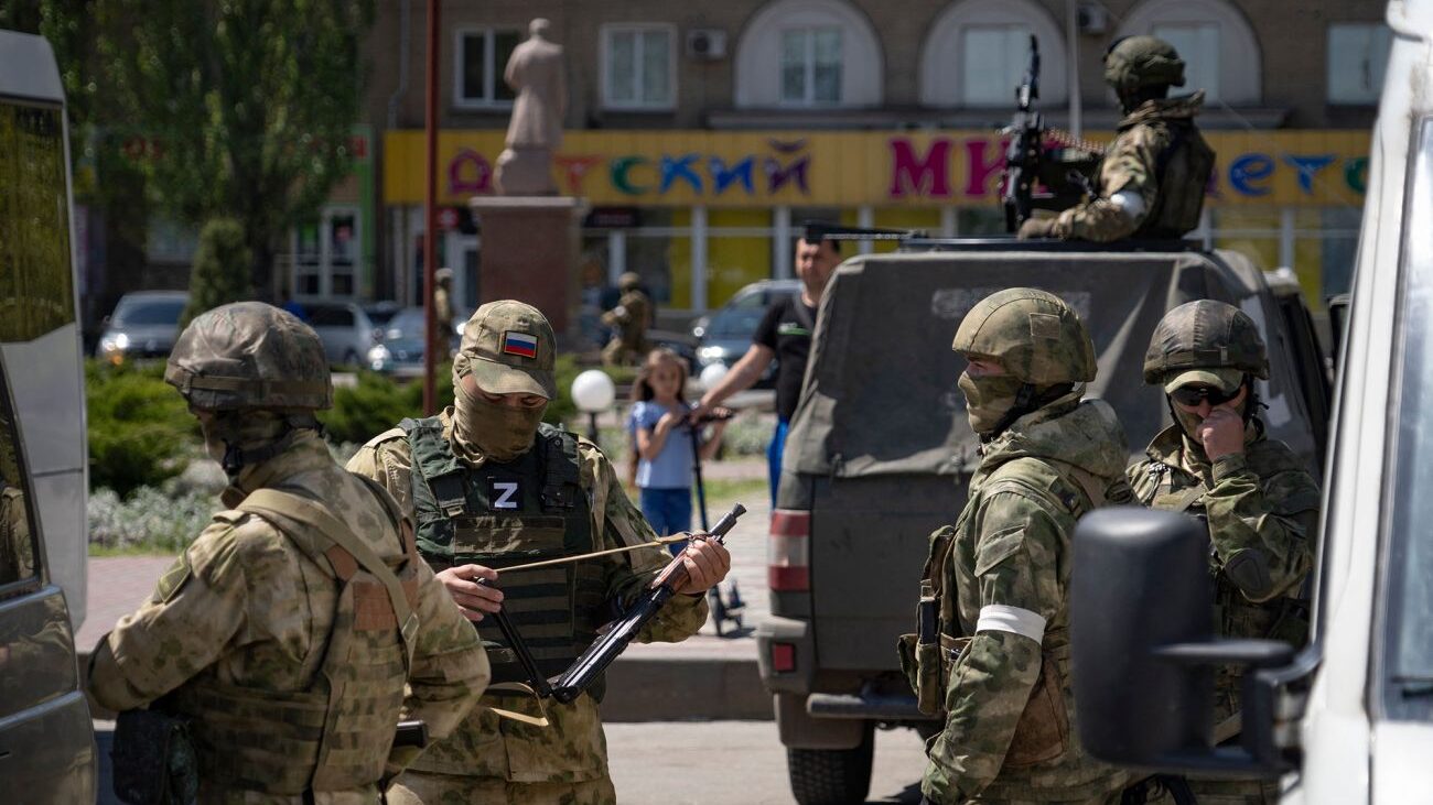 Телефонний шантаж та перекриття вулиць: на окупованій частині Запорізької області загарбники посилили тиск 