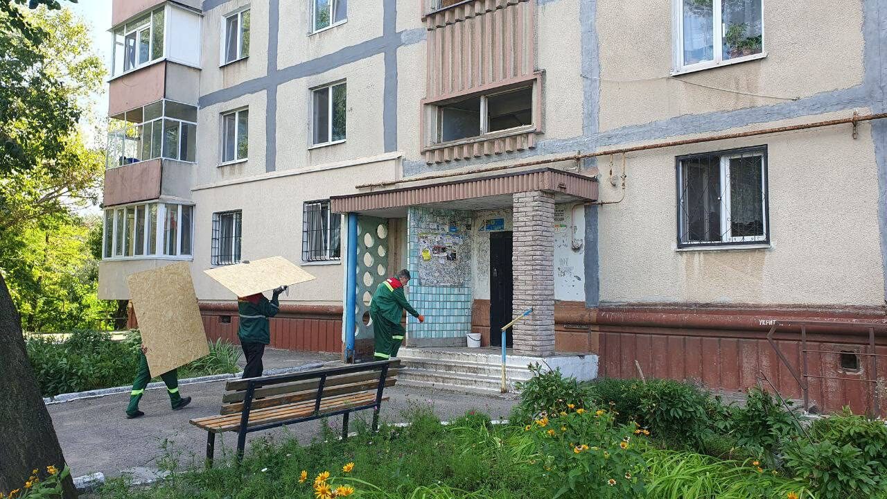 Ракетный удар по Запорожью: повреждены четыре многоэтажки и два учебных заведения, – ФОТО