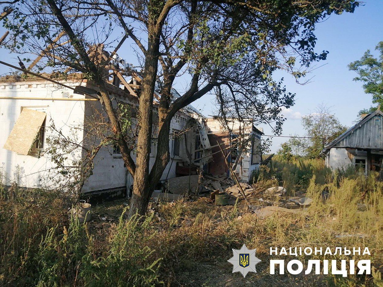 106 влучань, поранені мешканці, зруйновані будинки та квартири: наслідки обстрілів Запорізької області за добу, — ФОТО 