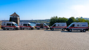 Рятуємо життя: Епіцентр планує до кінця року передати медикам 100 реанімобілів