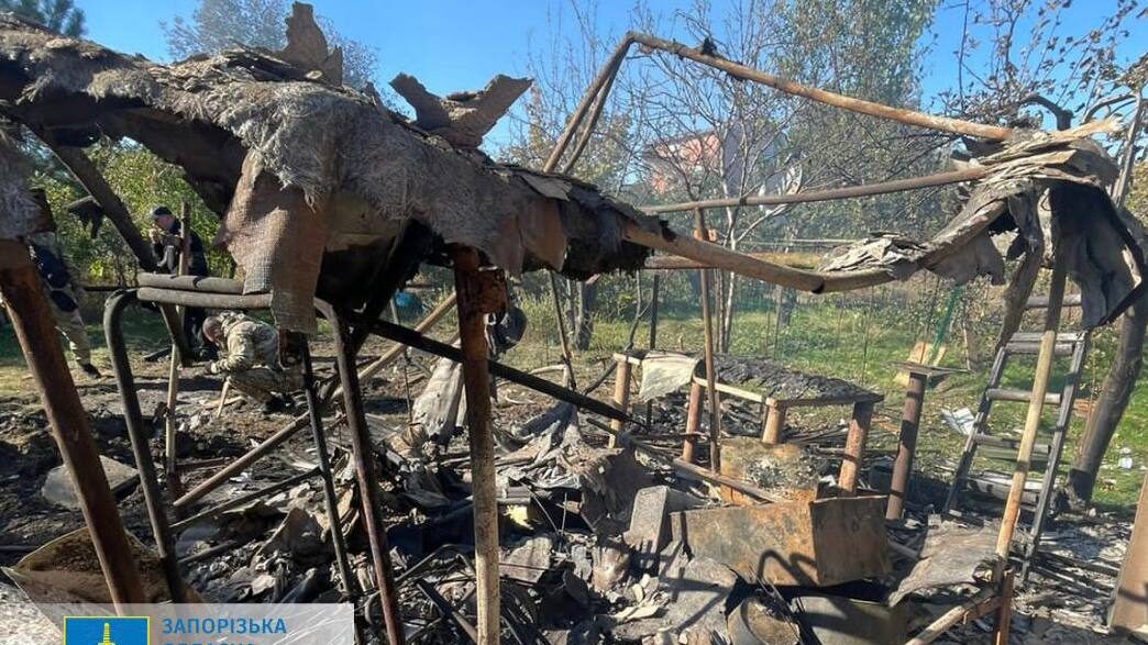 Враг нанес ракетный удар по частному сектору в Запорожском районе