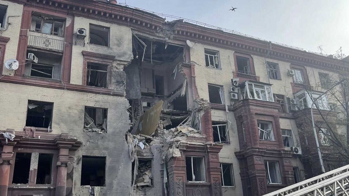 Ракетный удар по дому в Запорожье: существует угроза обрушения конструкций