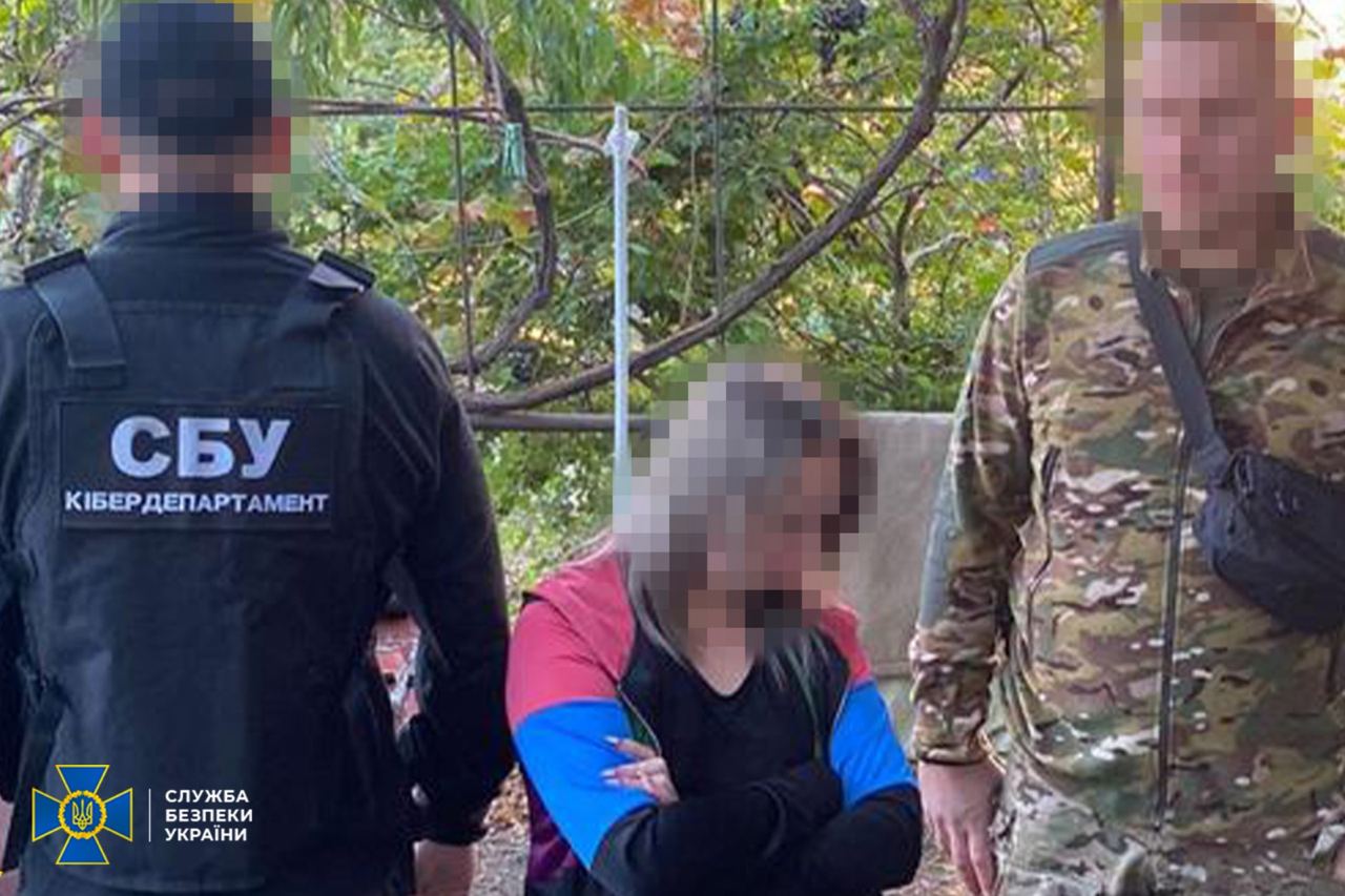 У Запоріжжі затримали двох агенток ФСБ, які «полювали» на ППО та «зливали» дані українських військових 