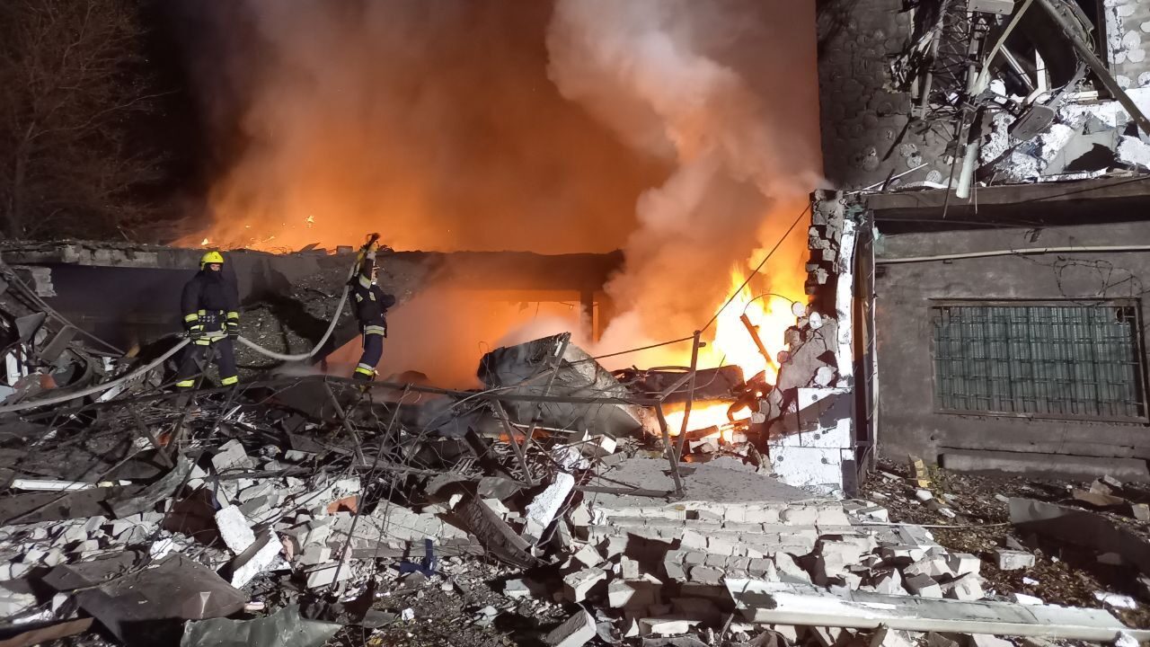 Постраждали будинки та підприємство: наслідки ворожих обстрілів Запоріжжя та області, — ФОТО