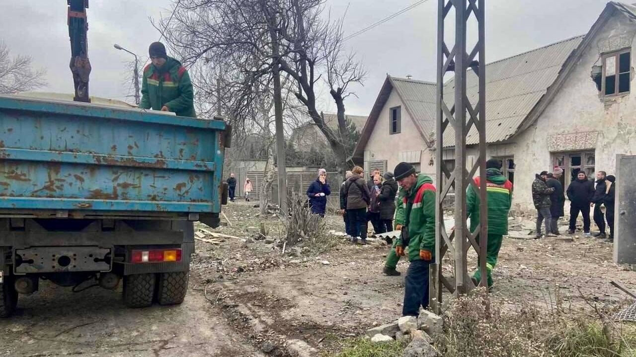 Стало відомо, скільки будинків постраждало внаслідок вчорашнього обстрілу Запоріжжя, — ФОТО