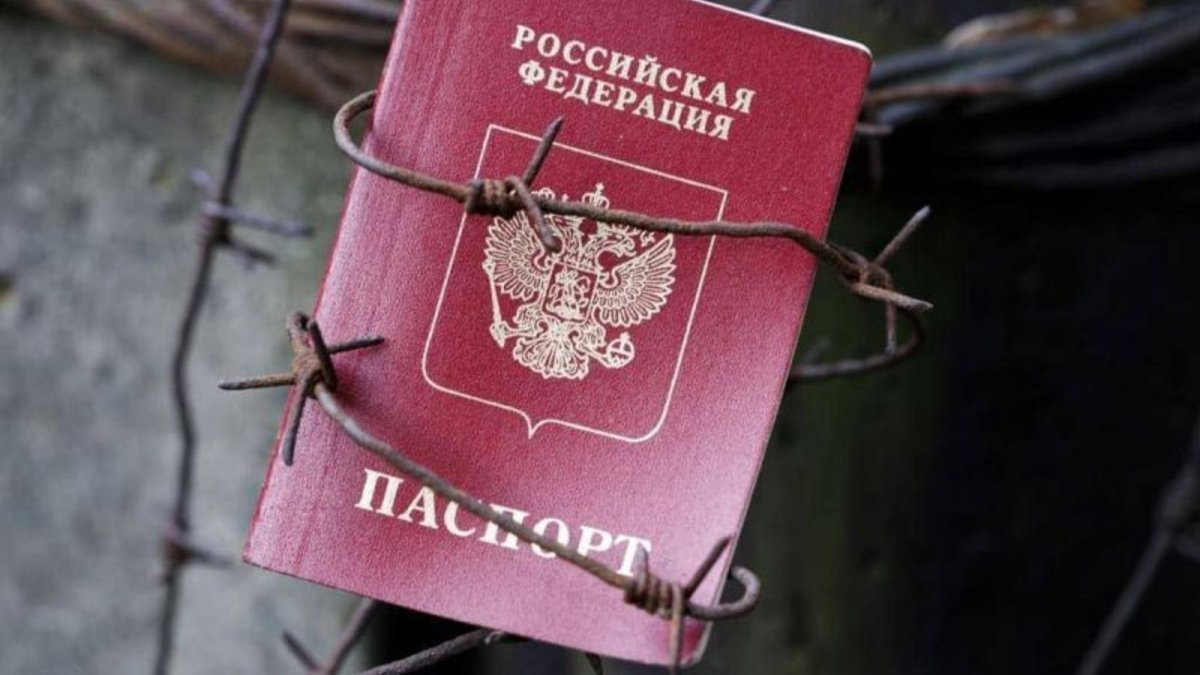 Зменшення зарплатні, допити й депортації: ворог погрожує мешканцям Запорізькою області, які не оформлюють ворожі документи 