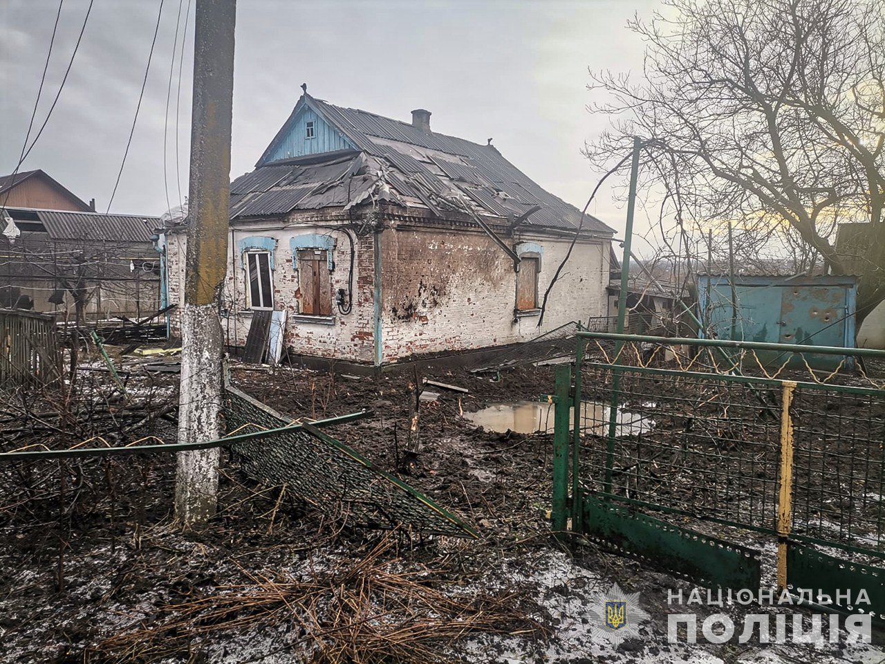 Окупанти скинули чотири авіабомби, били з артилерії та безпілотників: наслідки обстрілів Запорізької області за добу, — ФОТО