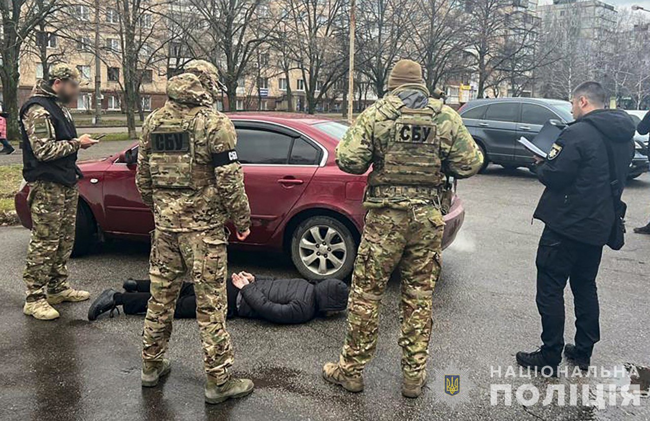 Виготовляли документи для уникнення мобілізації та виїзду за кордон: у Запоріжжі викрили злочинну схему