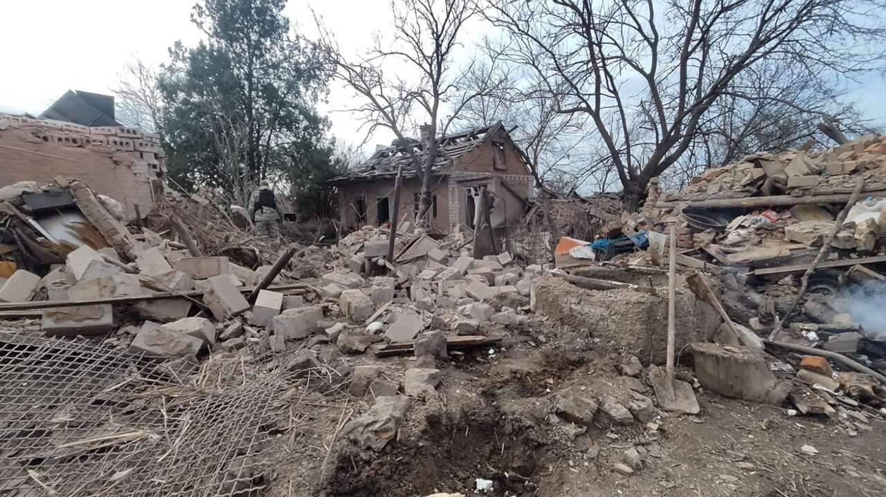 Зруйновано дахи та посічено осколками фасади: правоохоронці показали наслідки ворожих обстрілів Запорізької області, — ФОТО