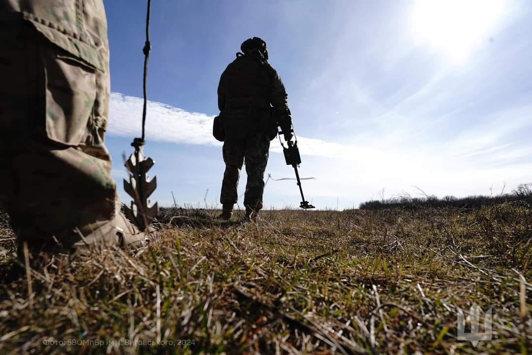 Ворог за підтримки авіації атакував українські позиції біля Роботиного на Оріхівському напрямку 