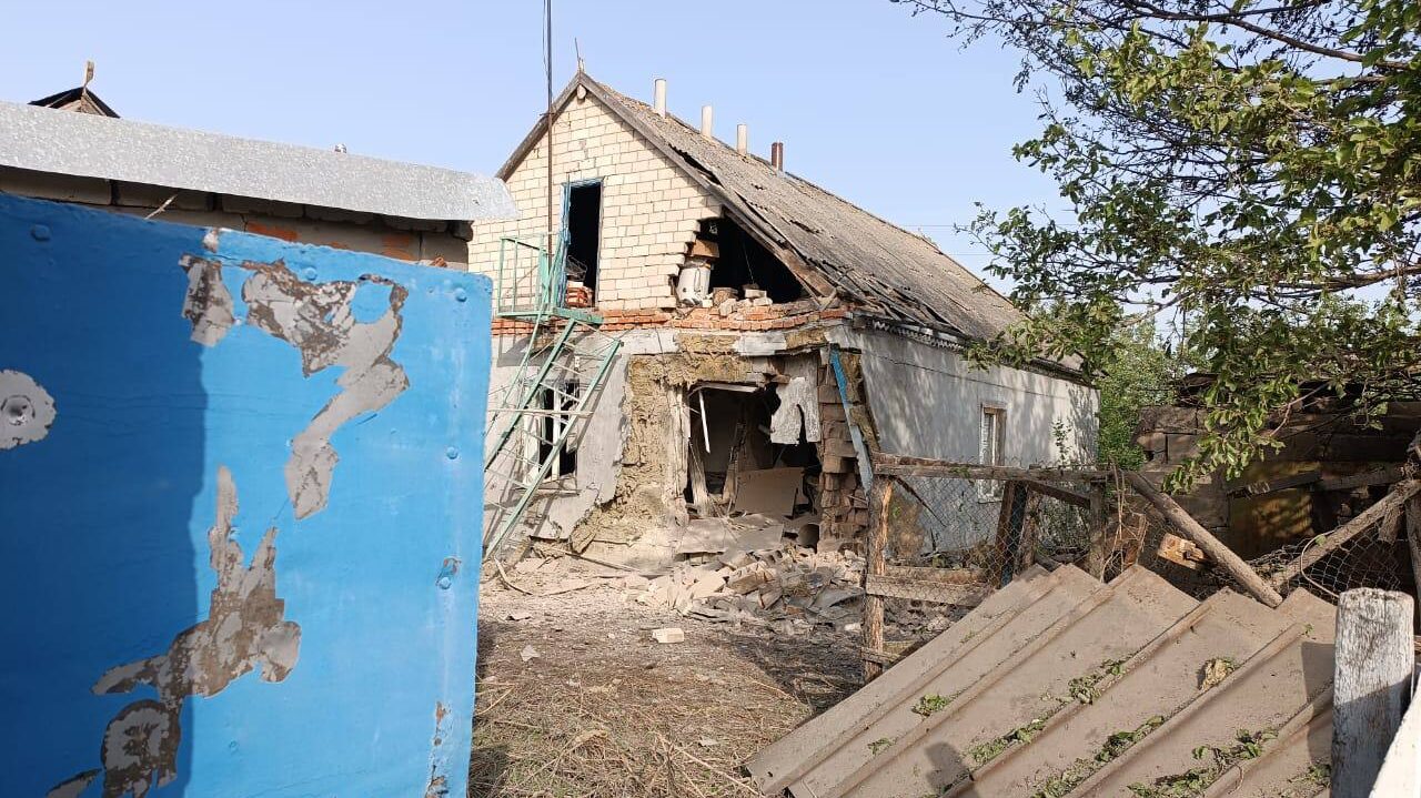 Зруйновано 19 будинків: з авіації, артилерії та безпілотників ворог атакував Запорізьку область 