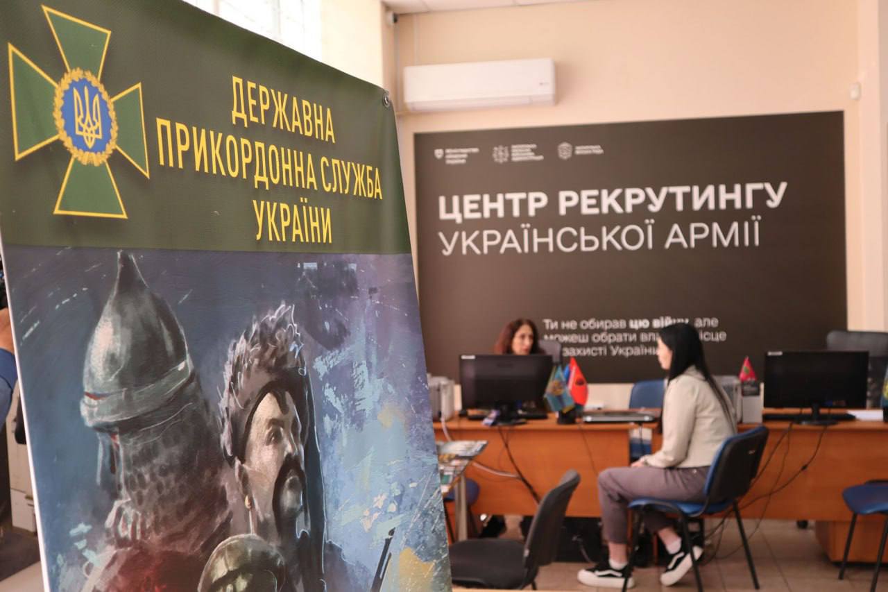 Звернулось понад 730 людей за місяць: як працює Запорізький центр рекрутингу, — ФОТО 