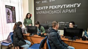 В Запорожье в центре рекрутинга уже 200 человек выбрали профессию и готовятся подписать контракт