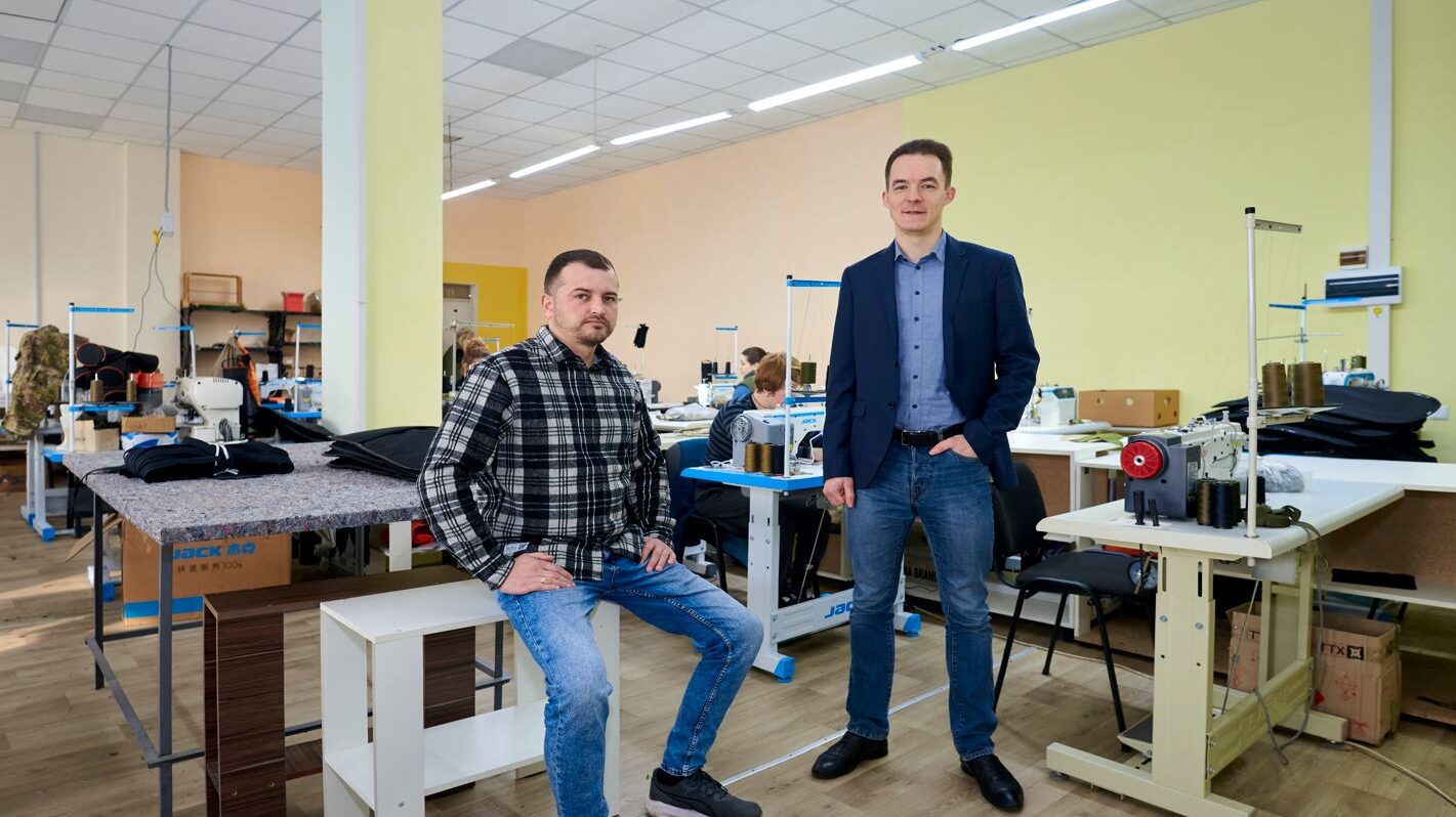 Бізнес у прифронтовому Запоріжжі: як Юрій Русанов і Роман Левицький створили виробництво спорядження та одягу для військових