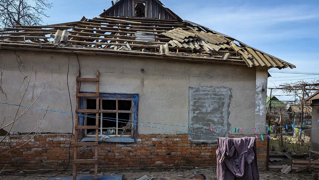 Разбиты крыши и разрушены придомовые территории: последствия вражеских ударов по Запорожской области