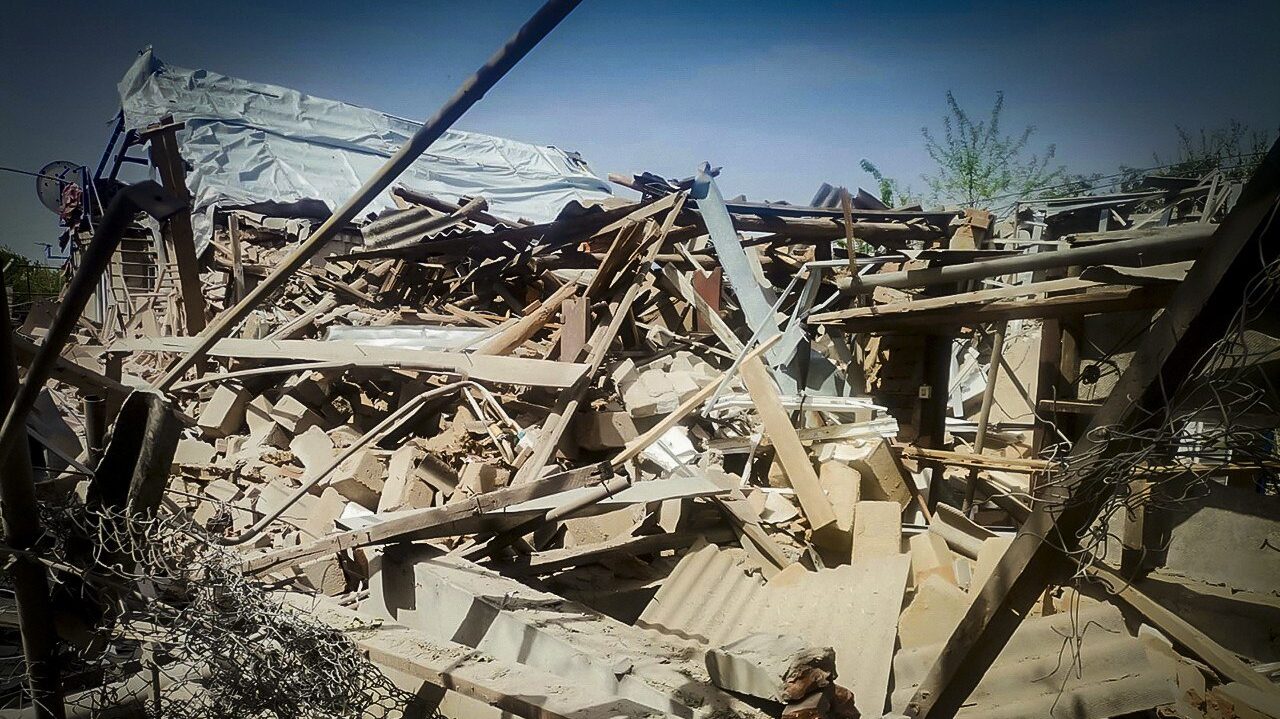 Понівечені багатоповерхівки та приватні будинки: поліція показала наслідки ворожих ударів по Запорізькій області, — ФОТО 