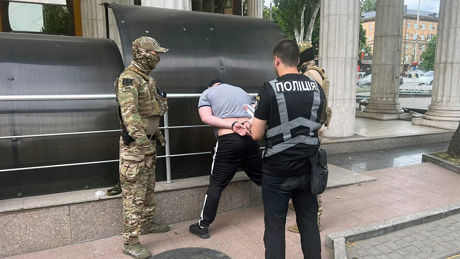 Вимагали в підприємця 70 тисяч доларів: справу запорізьких вимагачів направили до суду, — ФОТО