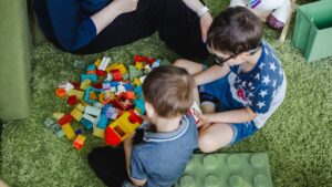 Змушували співати гімн РФ та вчитися за російськими програмами: з окупованої частини Запорізької області вдалось евакуювати кількох дітей