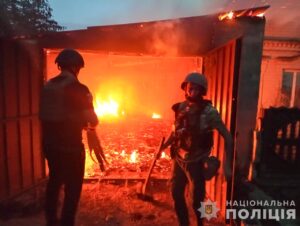 Окупанти завдали прямий удар по будинках – виникла пожежа: наслідки ворожих обстрілів Запорізької області 28 серпня, — ФОТО
