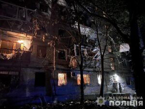 Россияне ударили по центру Запорожья управляемыми авиабомбами: повреждены жилые дома, 16 человек получили ранения, – ФОТО