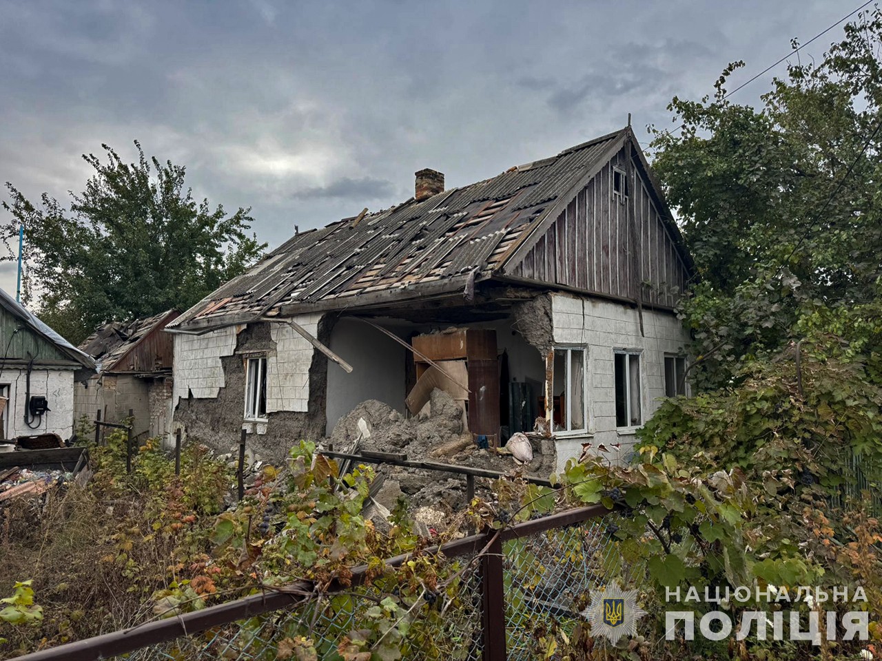 Пошкоджено багатоповерхівки та сільгосптехніку: наслідки ворожих обстрілів Запорізької області, — ФОТО