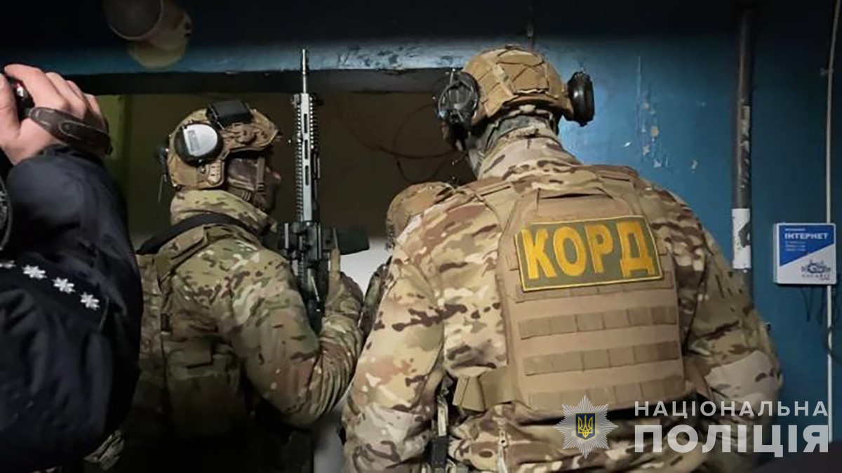 Против воли удерживал женщину в своей квартире и избивал пять дней: в Запорожье за ​​похищение и пытки задержали мужчину