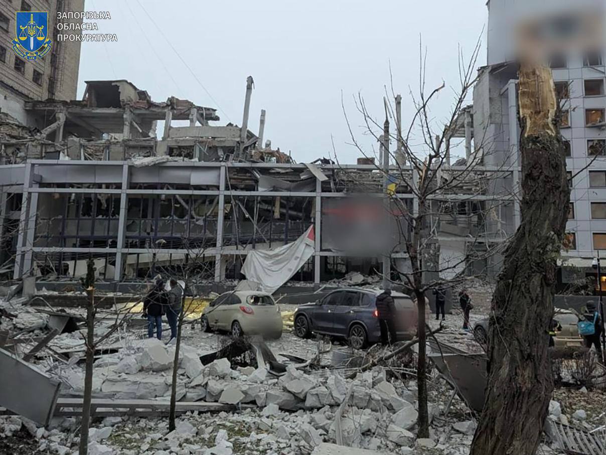 Зросла кількість жертв внаслідок ракетного удару по Запоріжжю: все що відомо на ранок, — ФОТО, ВІДЕО