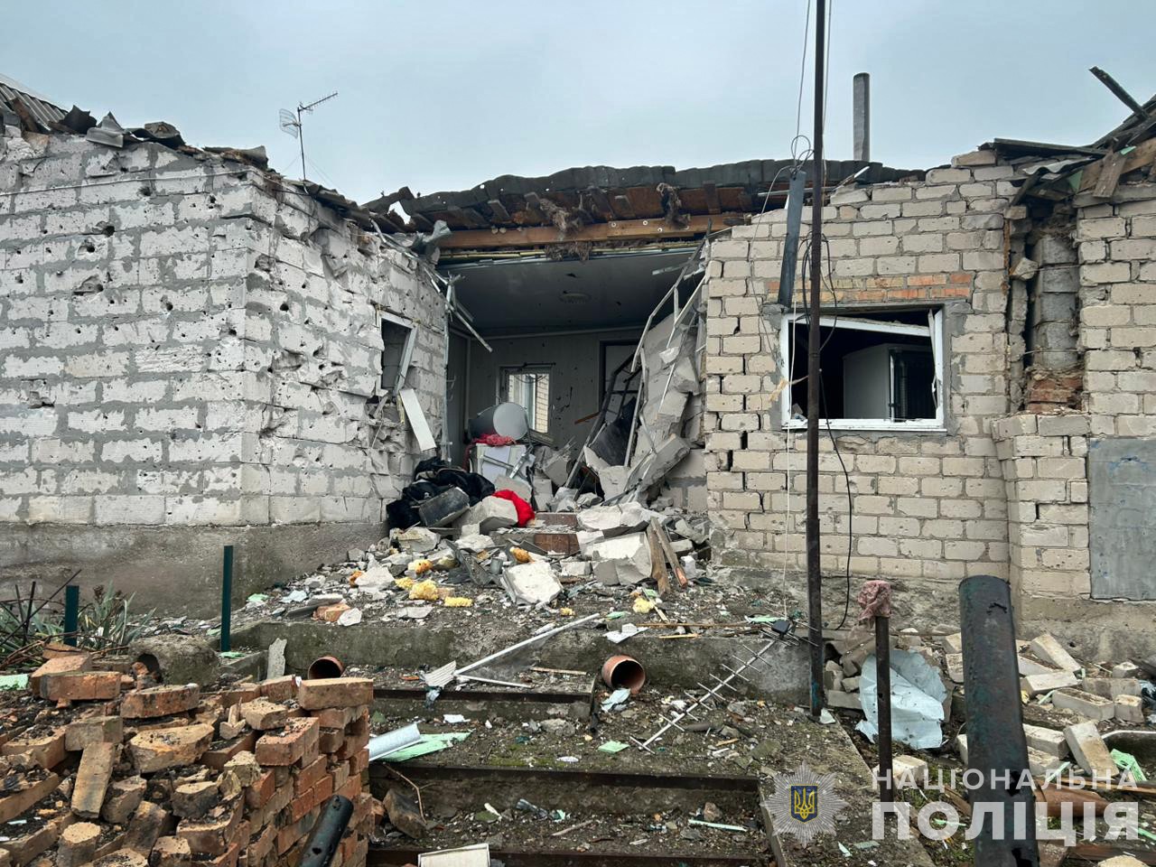 Розтрощені стіни та пошкоджені дахи: наслідки ворожих ударів по Запорізькій області 19 січня, — ФОТО