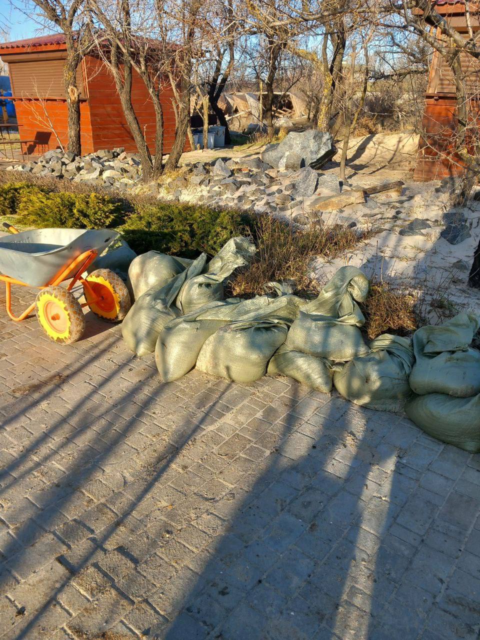 14 кілометрів забруднень: мазут із російських танкерів викинуло на узбережжя Бердянська та Кирилівки