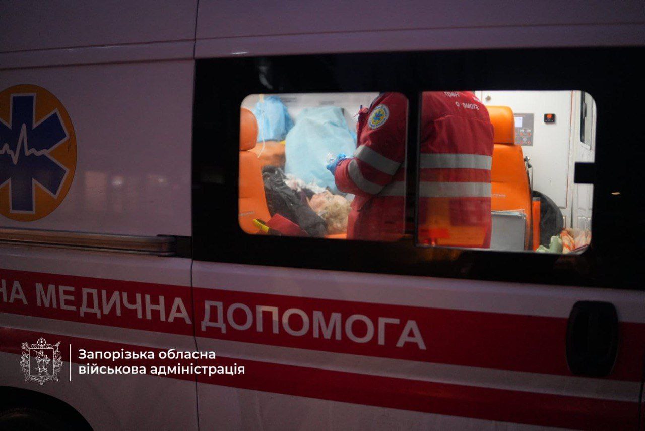 Враг ударил по Запорожью: пострадали десять человек, частично разрушено админздание промышленного объекта, — ФОТО, ВИДЕО
