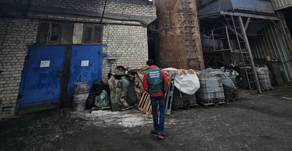 В Шевченковском районе Запорожья обнаружили очаг загрязнения воздуха