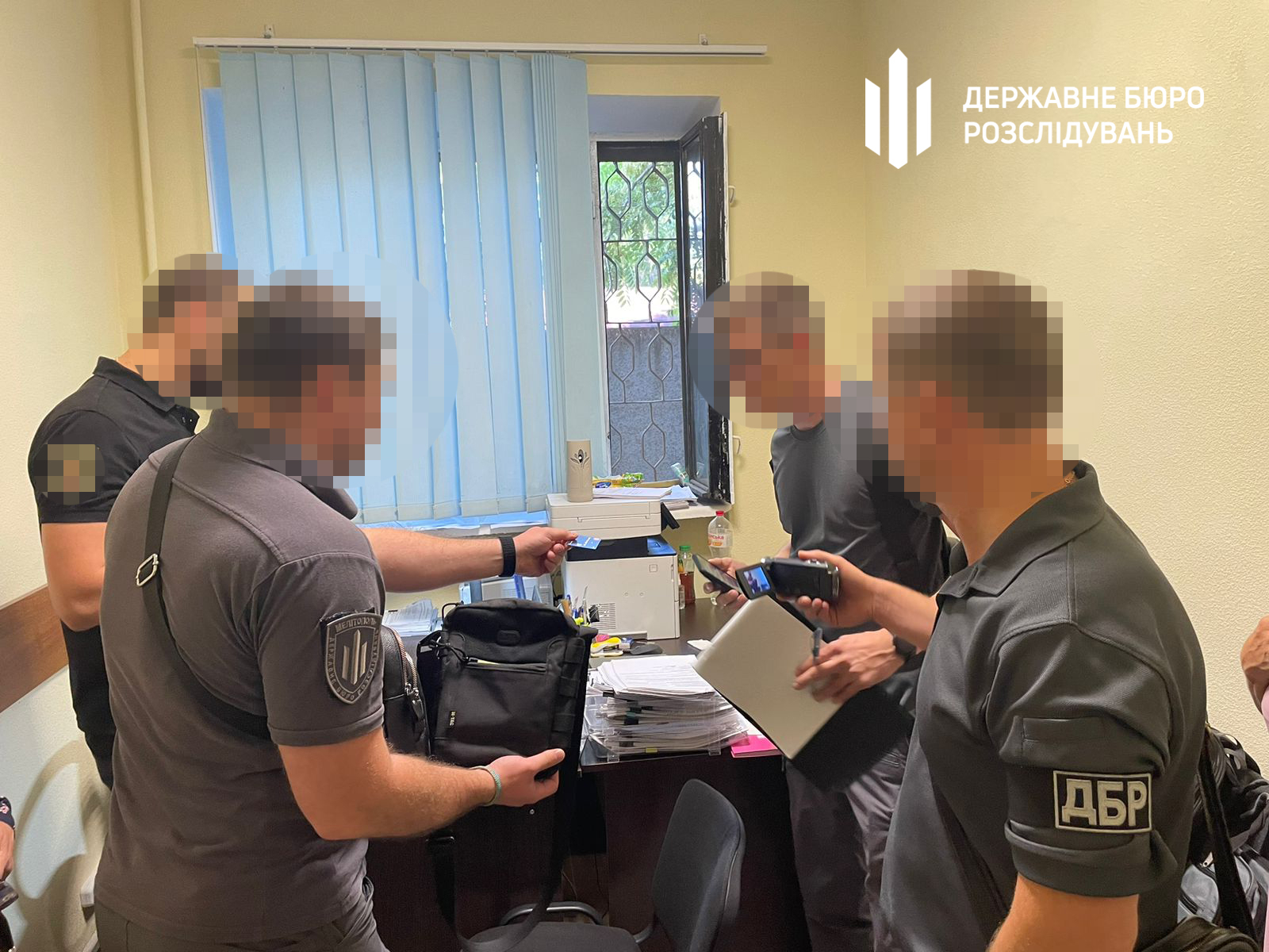Двое правоохранителей из Запорожья похитили у умершего 799 тыс грн: дело направлено в суд