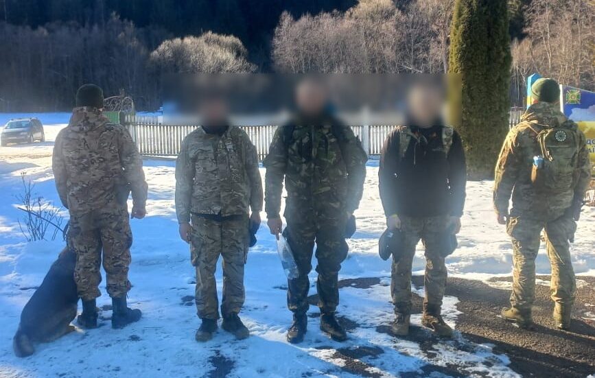 Пограничники задержали трех жителей Запорожской области, которые пытались пересечь границу